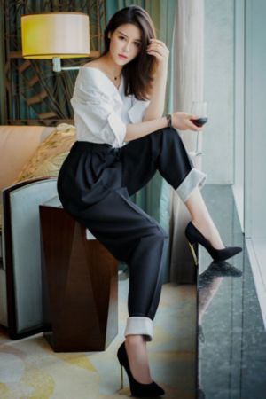 变成了黑皮辣妹后和好朋友在一起_蓝光在线手机播放