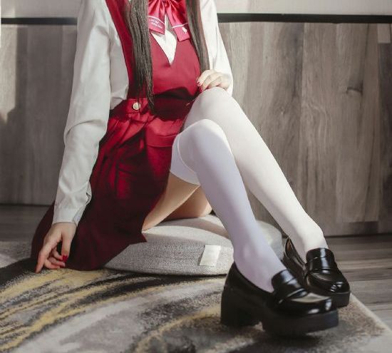 女性黑色蕾丝抹胸开叉短裙拔萝卜_HDHD在线观看